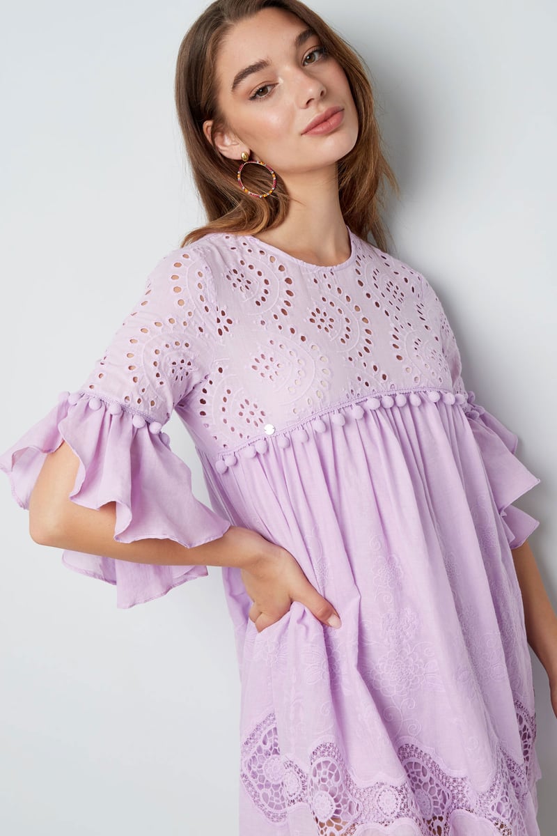 Dress embroidered details white
