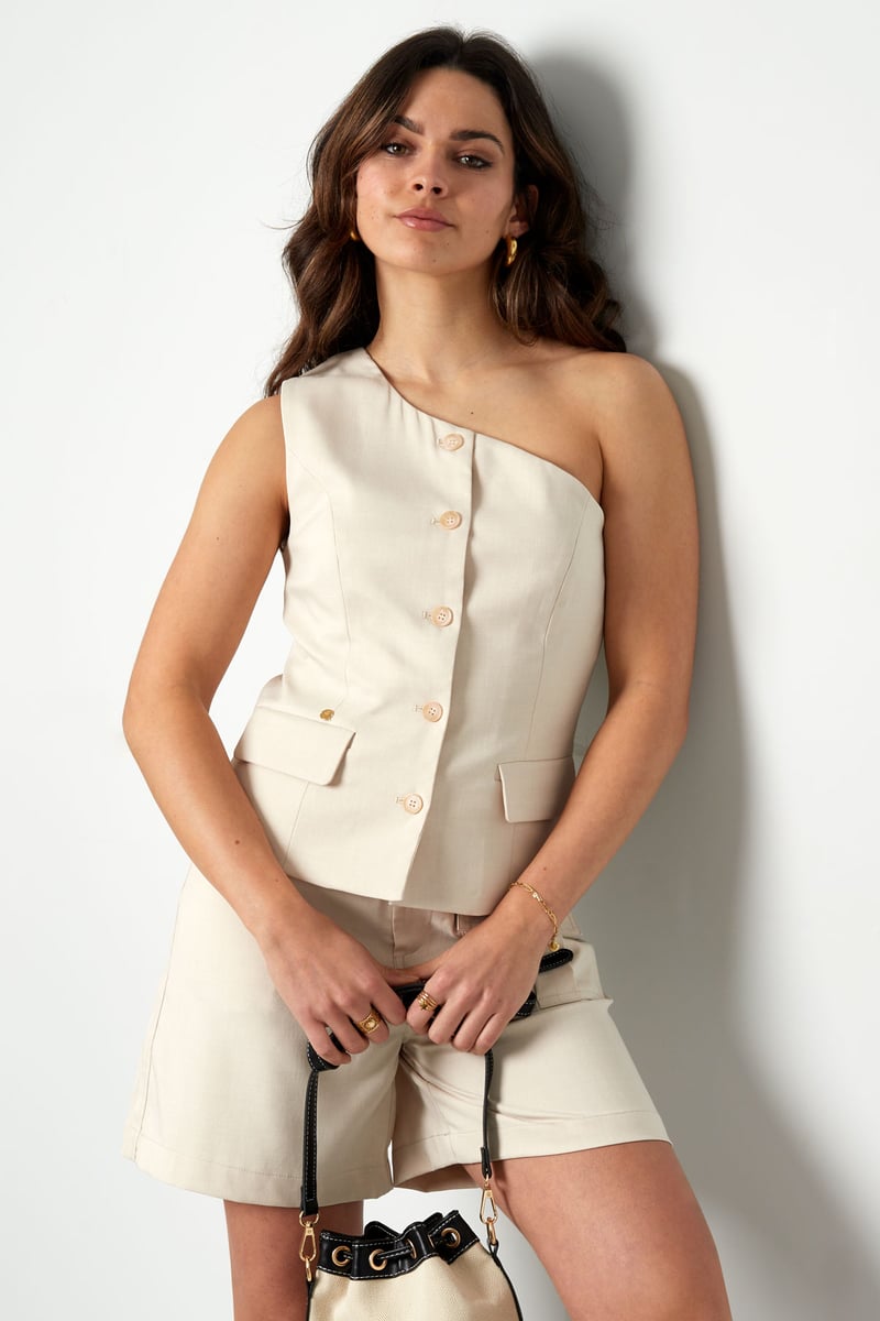 Off shoulder waistcoat